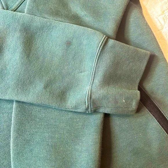 Green Nike tech 🫶 - Picture 8 of 9